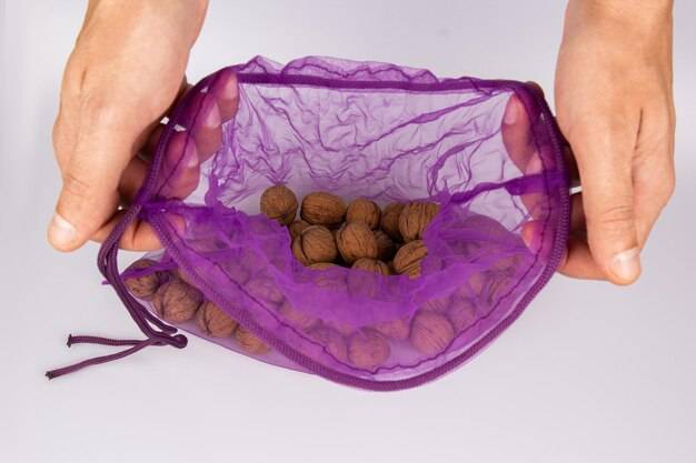 Jak przymocować worek na mocz w domu?