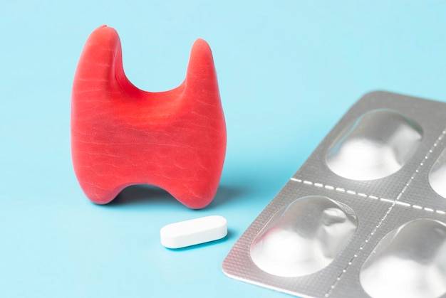 Hashimoto przyczyny objawy leczenie w codziennym życiu